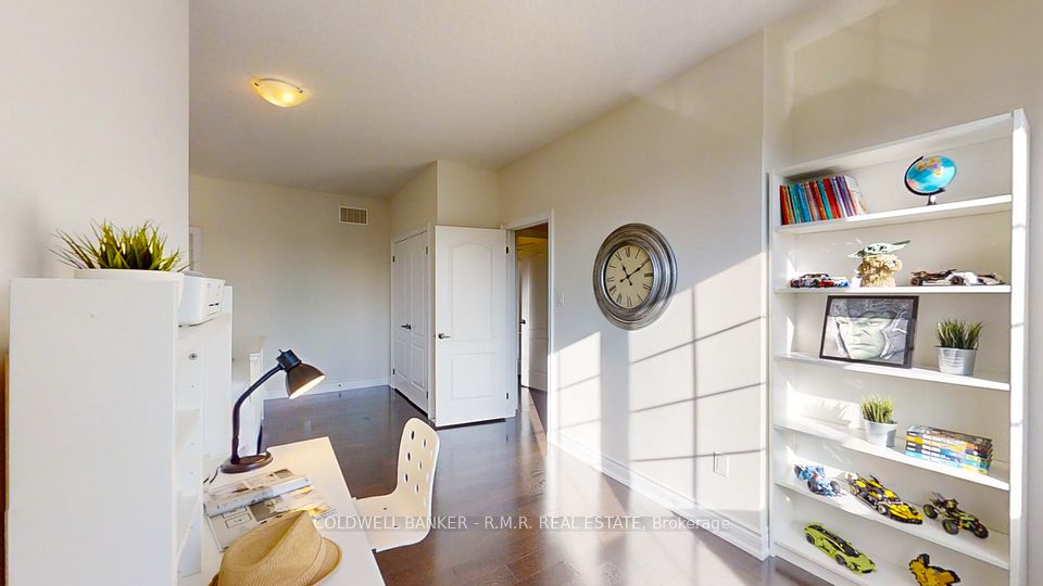 Sitting/Study Area in Very Large Bedroom