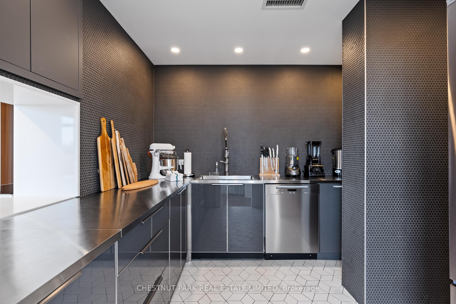 3 Bedrooms Condo at 170 Chiltern Hill, Toronto For sale