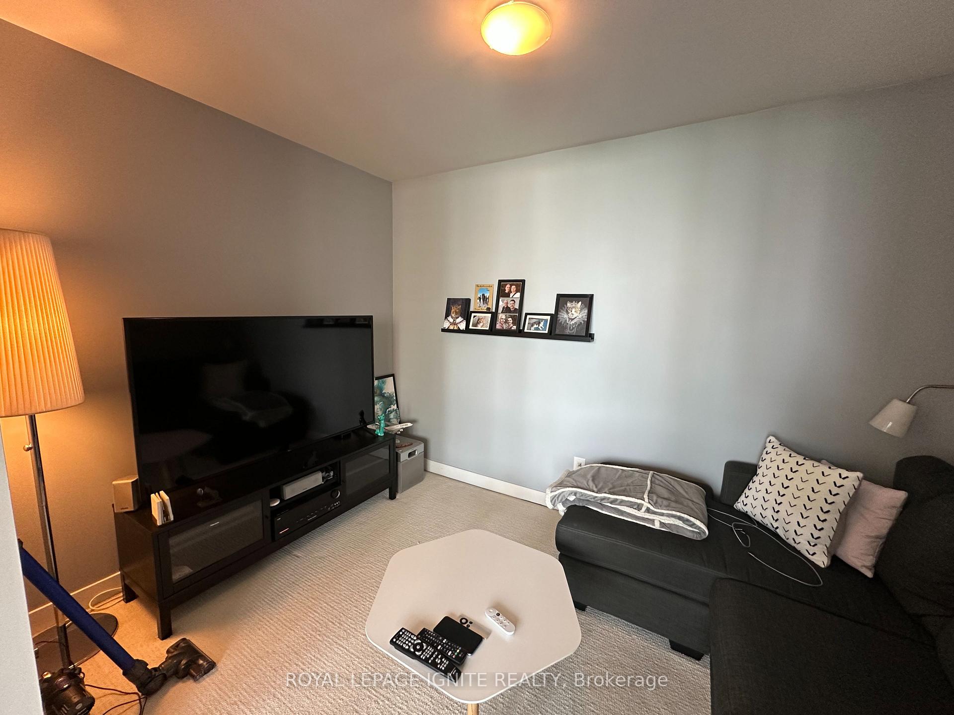 2 Bedrooms Condo at 110 Charles, Toronto For sale