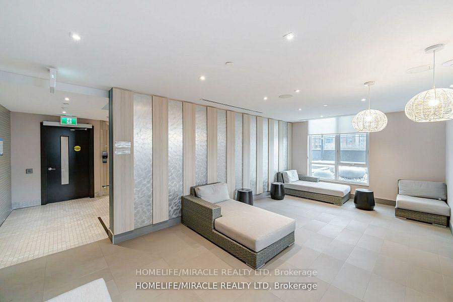 3 Bedrooms Condo at 8 Nahani, Mississauga For sale