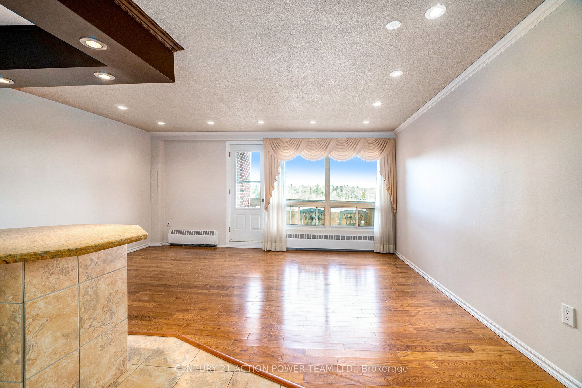 915 Elmsmere Road, #707