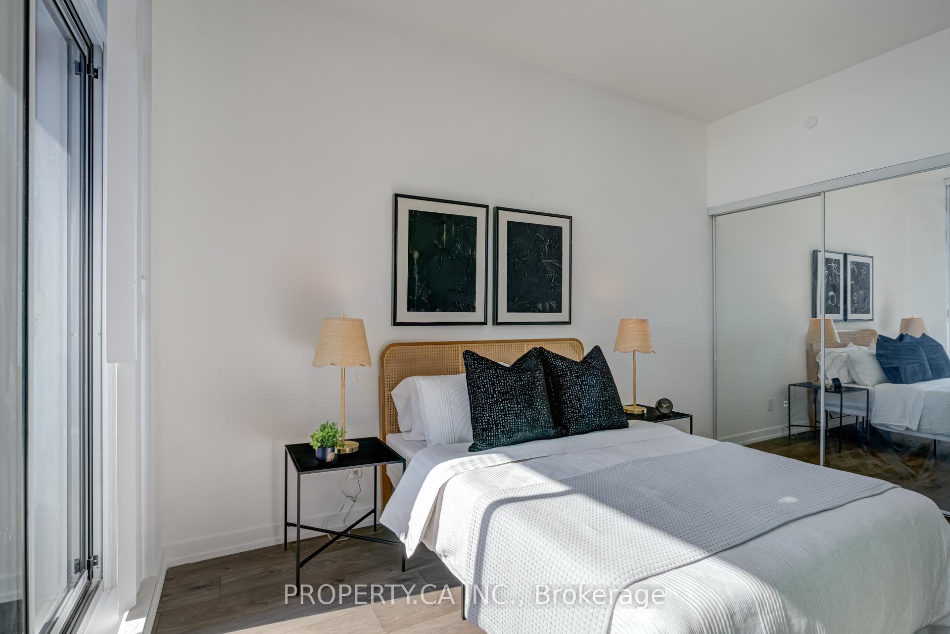 2 Bedrooms Condo at 297 College, Toronto For sale