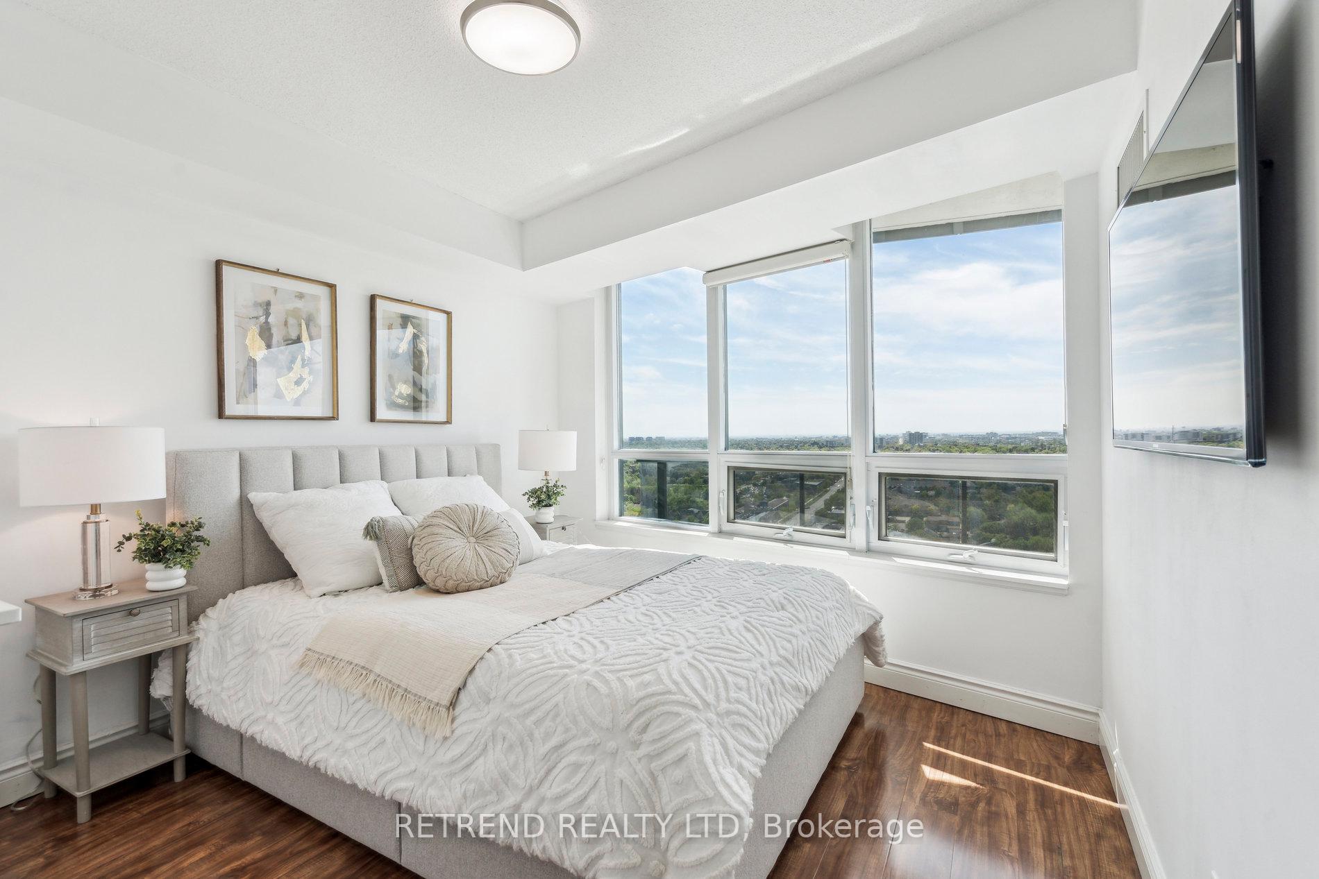 2 Bedrooms Condo at 15 Greenview, Toronto For sale