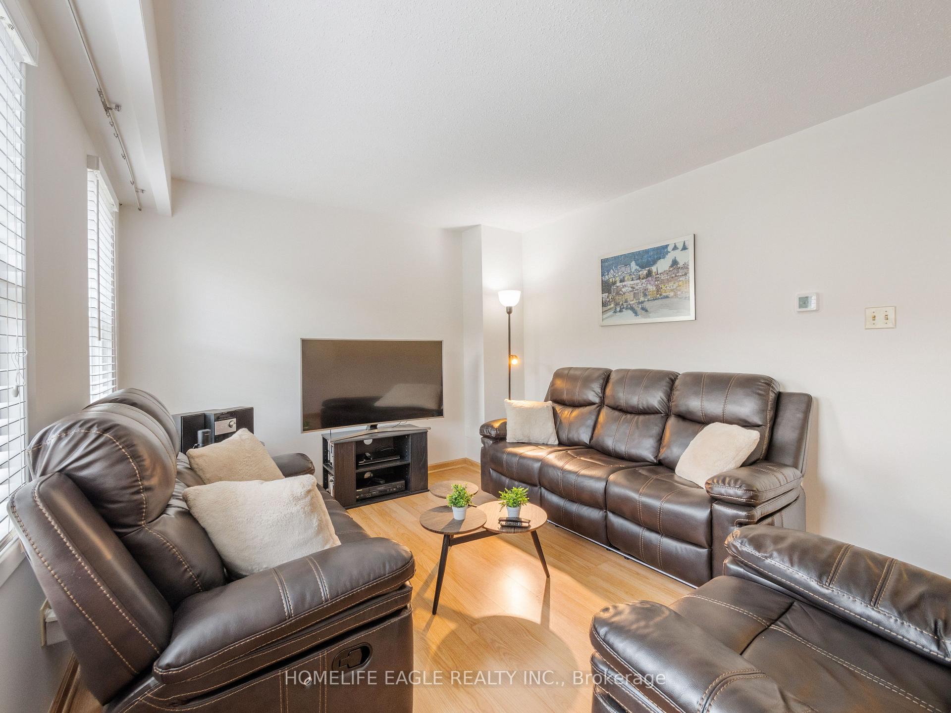 3 Bedrooms Condo at 7255 Dooley, Mississauga For sale