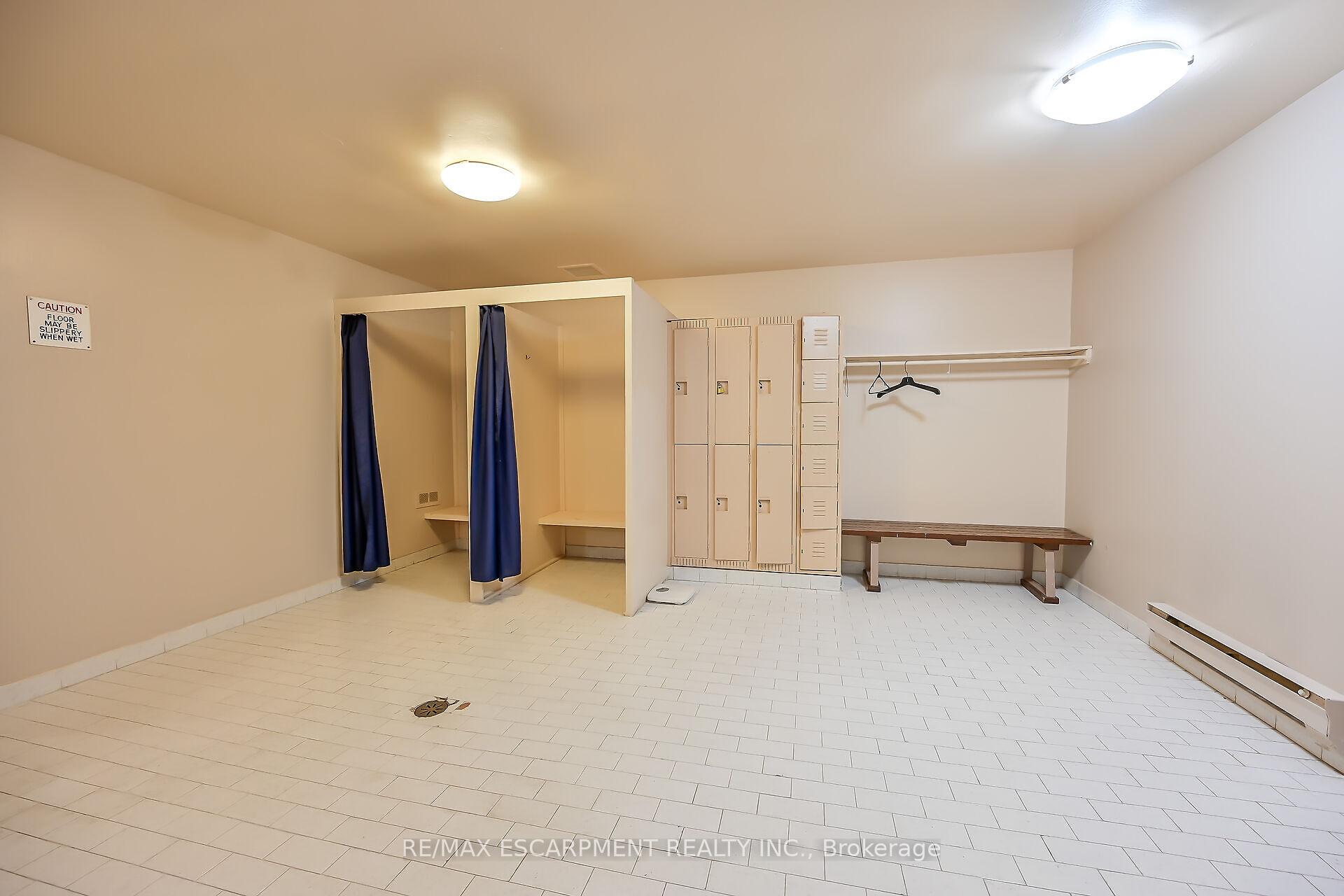 3 Bedrooms Condo at 301 Frances, Hamilton For sale