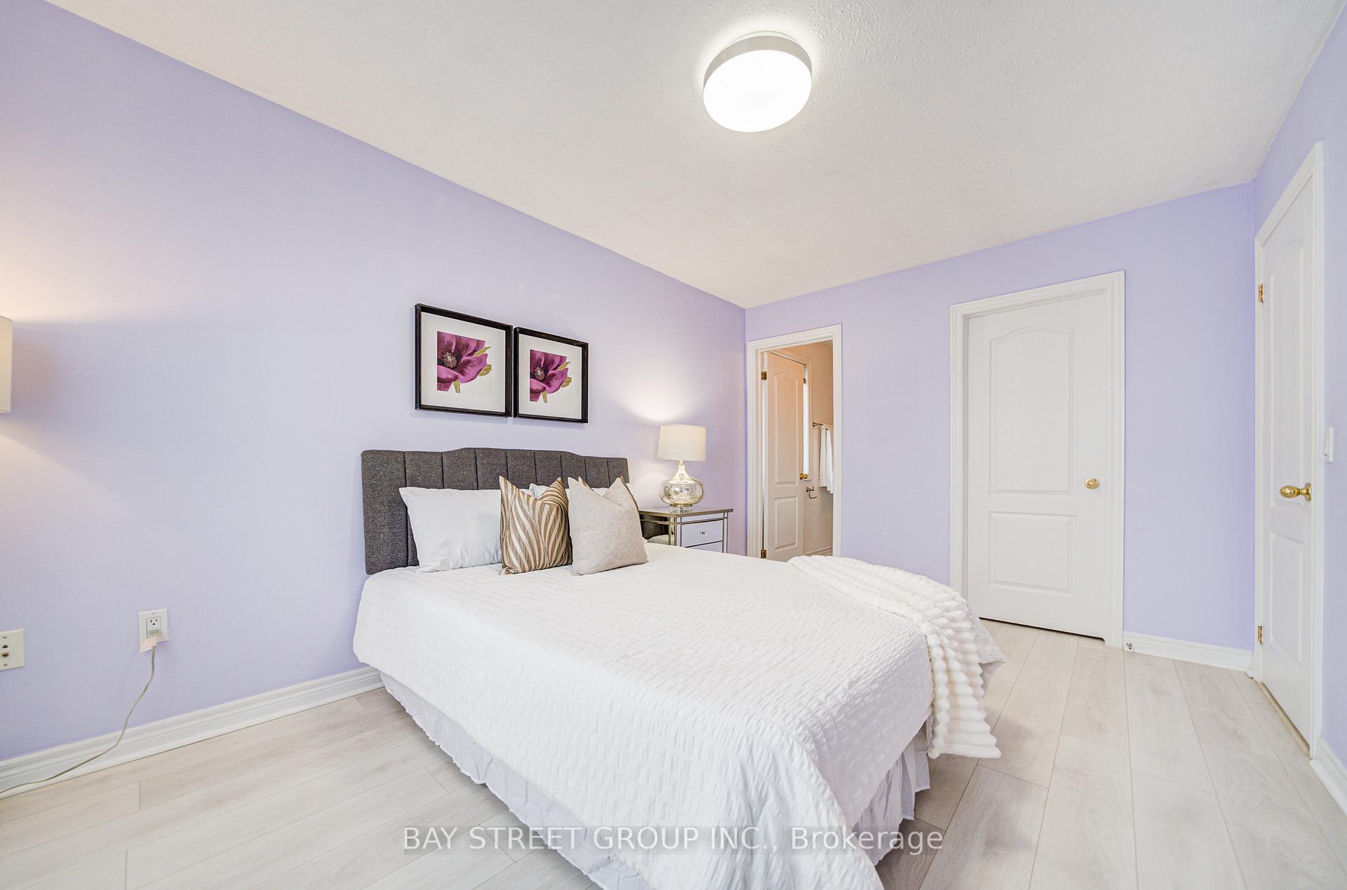 2 Bedrooms Condo at 1085 Harrogate, Hamilton For sale