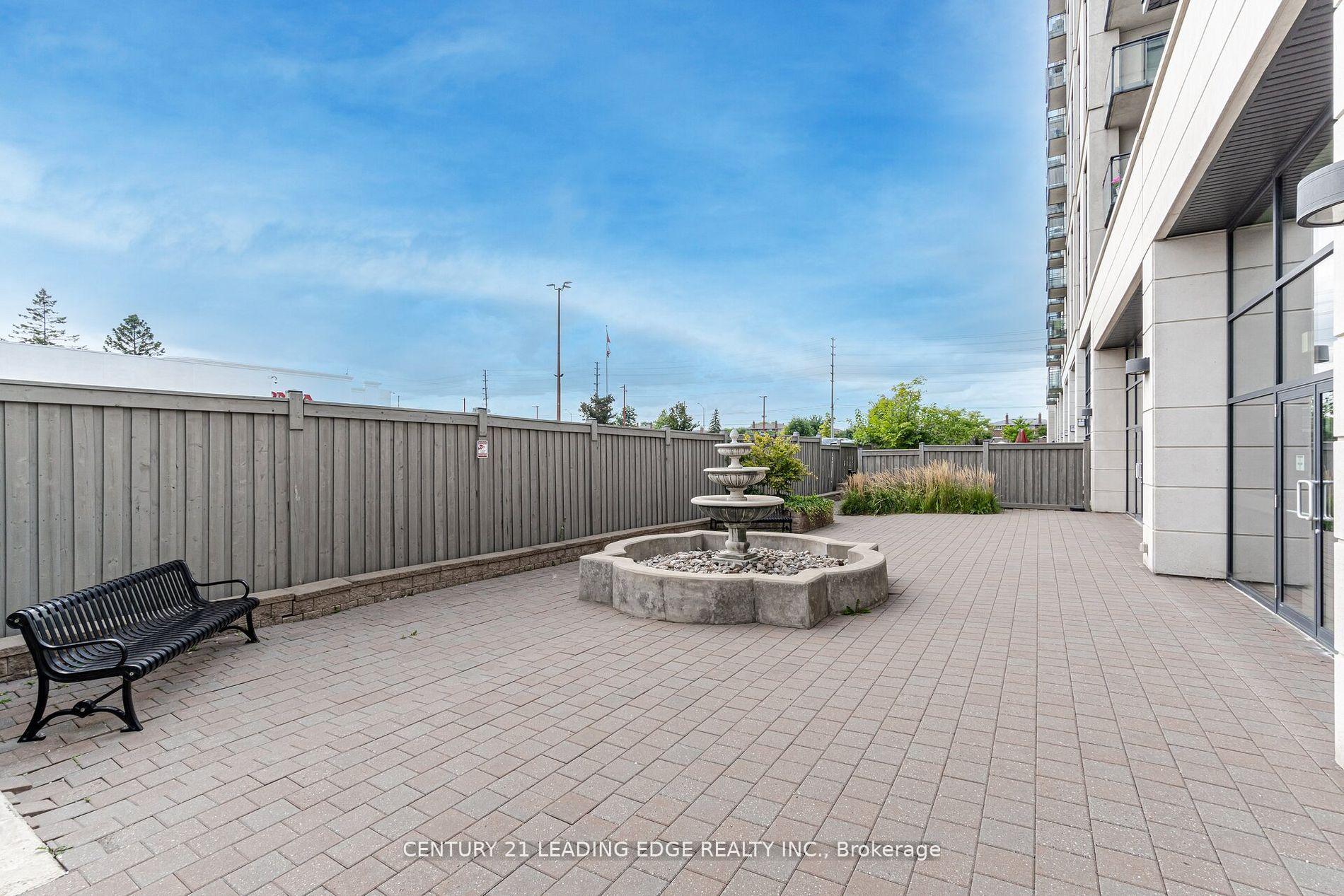 2 Bedrooms Condo at 24 Woodstream, Vaughan For sale
