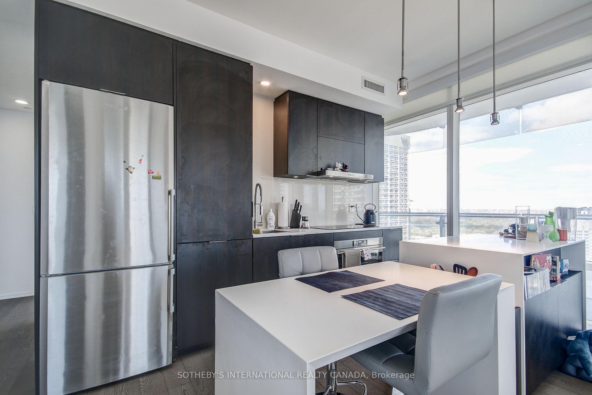 2 Bedrooms Condo at 1 Bloor, Toronto For sale
