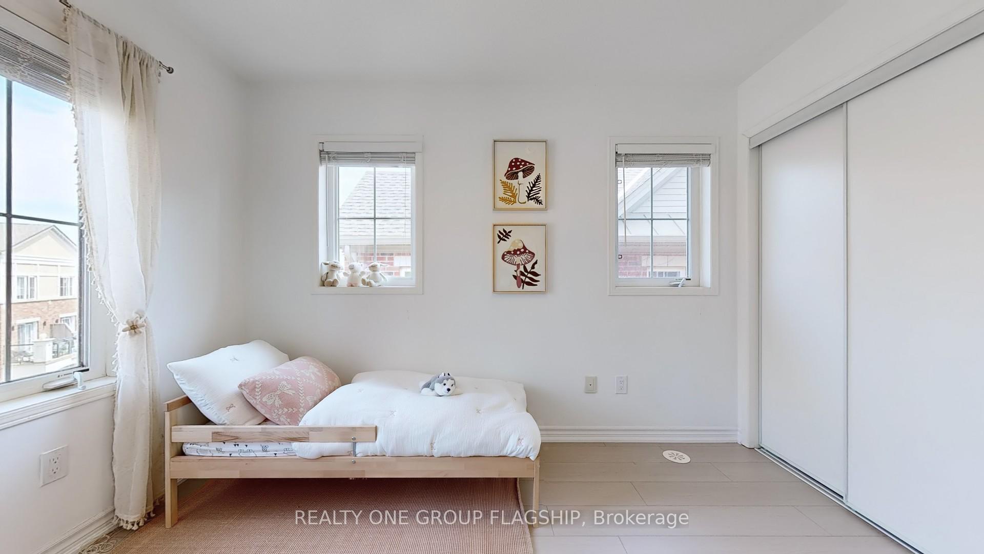 2 Bedrooms Condo at 2557 Sixth, Oakville For sale