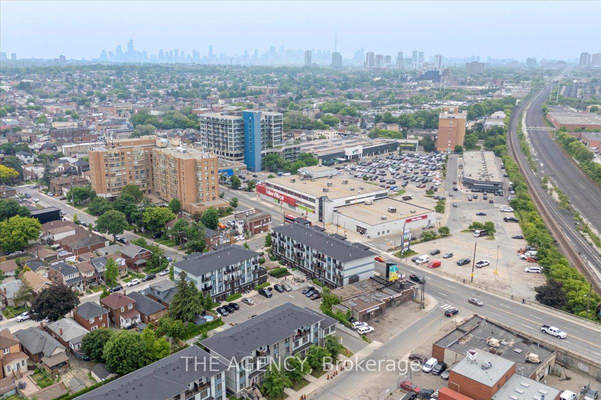 2 Bedrooms Condo at 7 Forbes, Toronto For sale