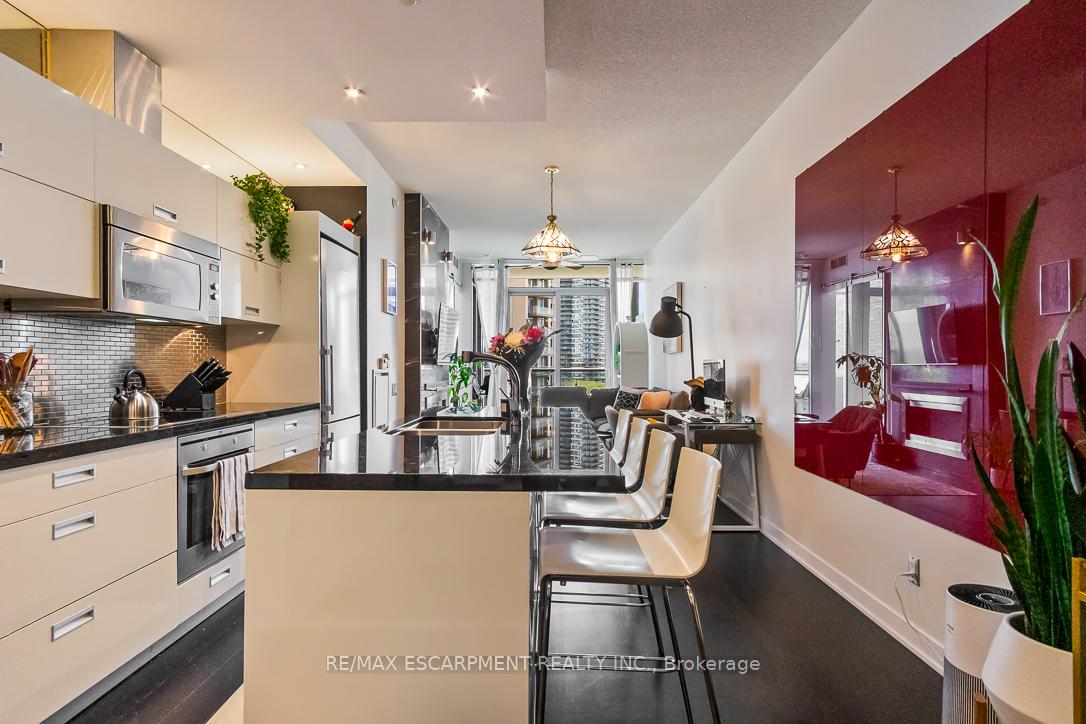 2 Bedrooms Condo at 88 Park Lawn,  Toronto For sale
