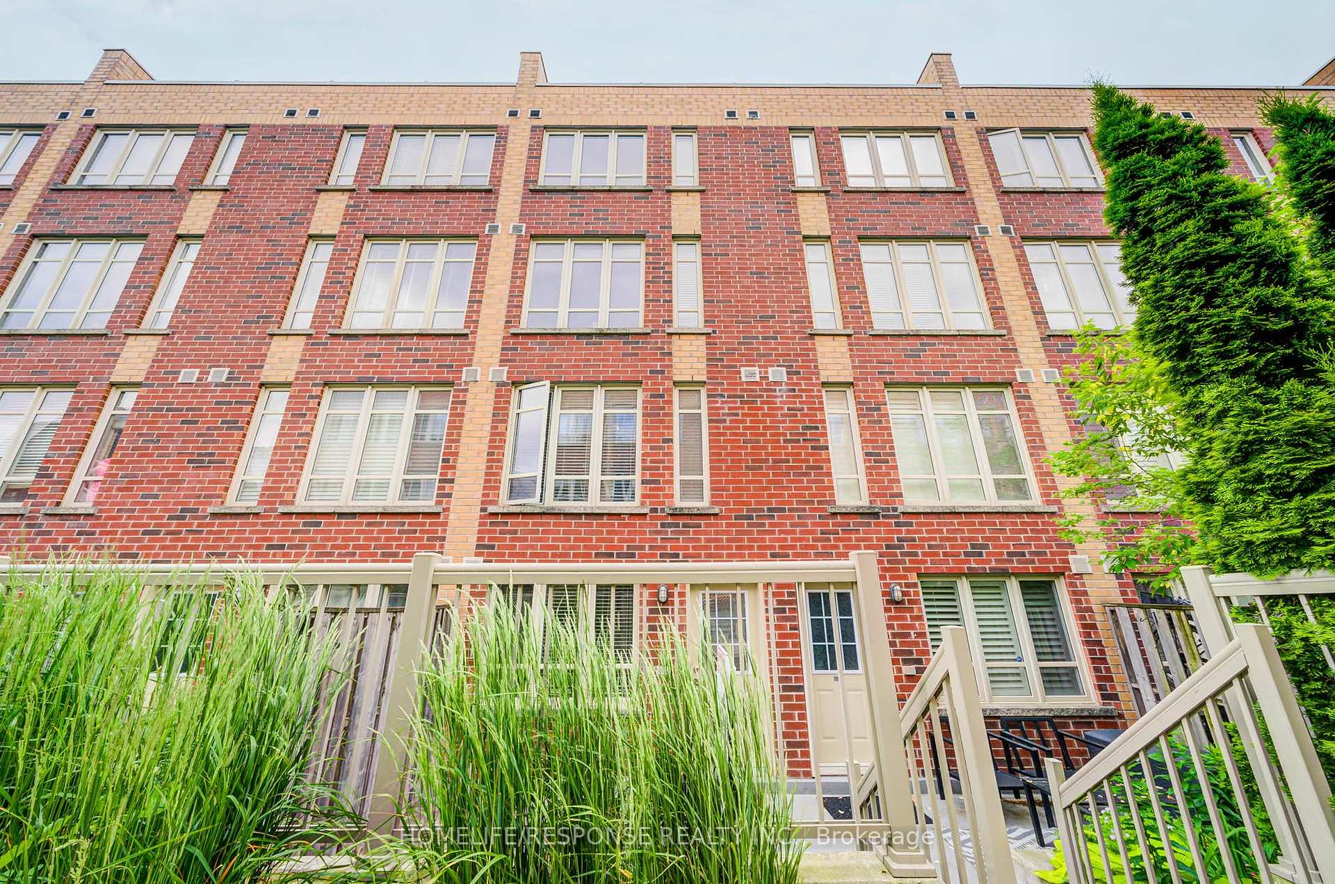 3 Bedrooms Condo at 35 Elsie, Toronto For sale