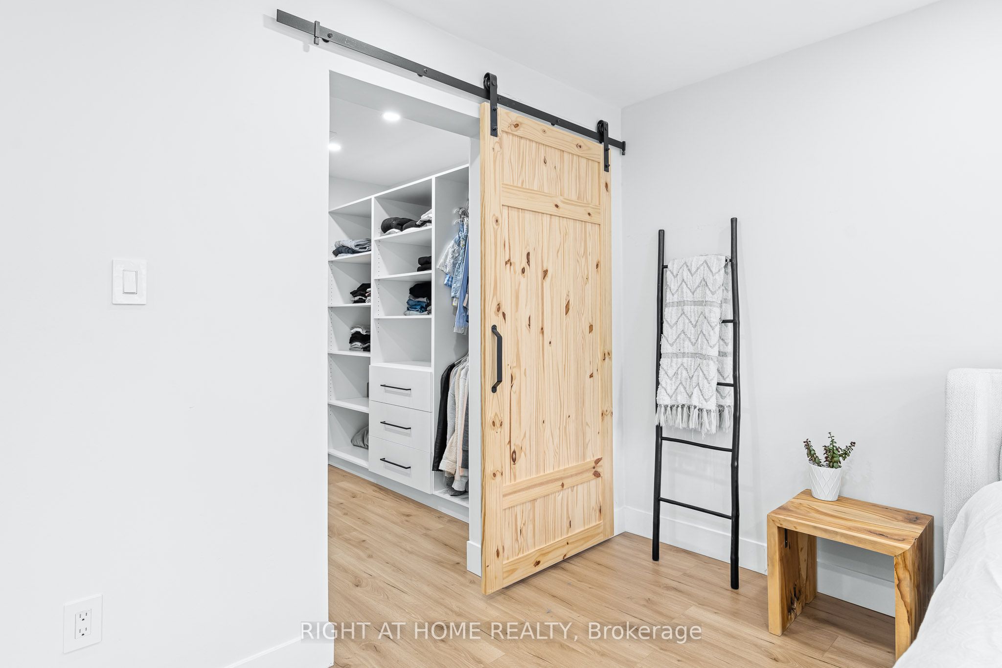 8777 Dufferin Street, #13