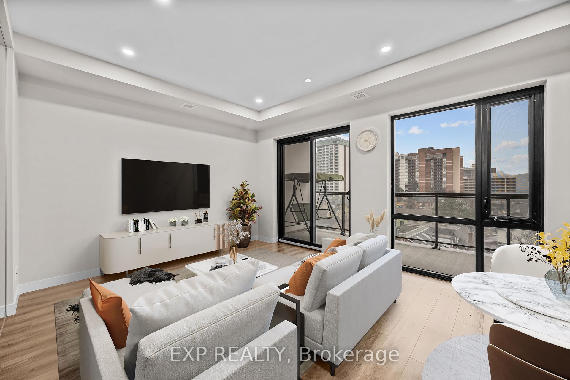 2 Bedrooms Condo at 15 Queen, Hamilton For sale