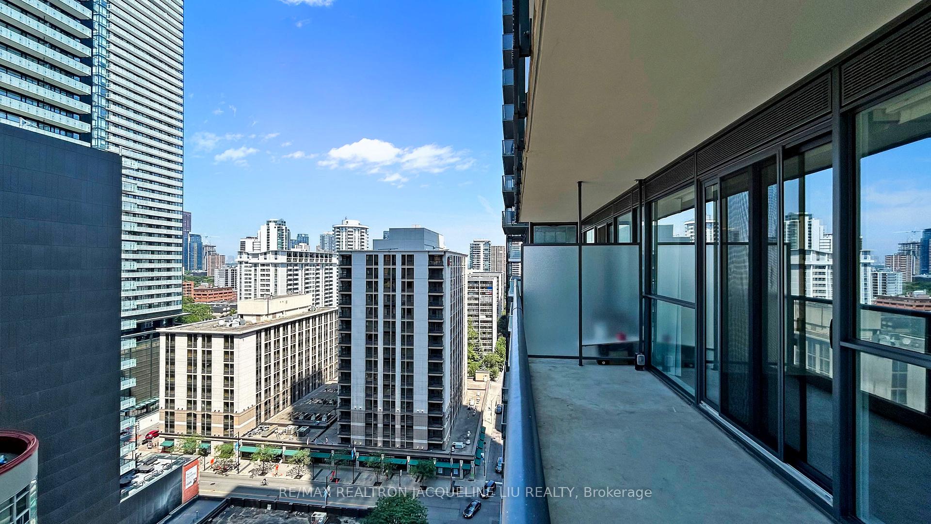 1 Bedroom Condo at 15 Grenville, Toronto For sale