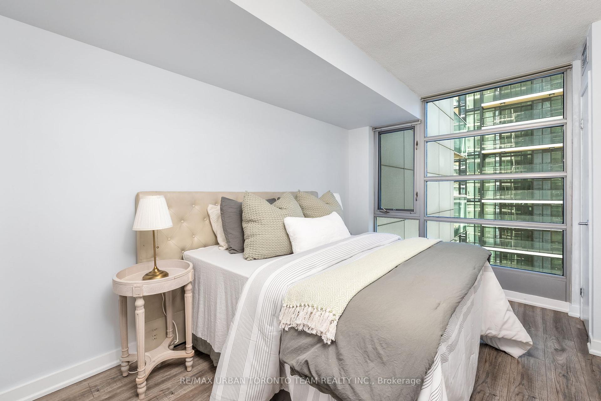 3 Bedrooms Condo at 81 Navy Wharf,  Toronto For sale