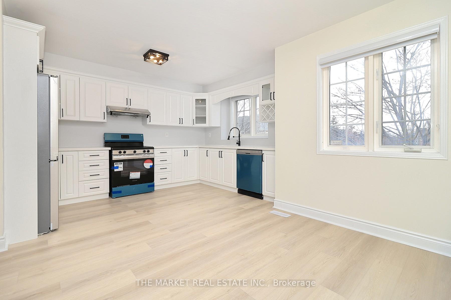 3 Bedrooms Condo at 7190 Atwood, Mississauga For sale