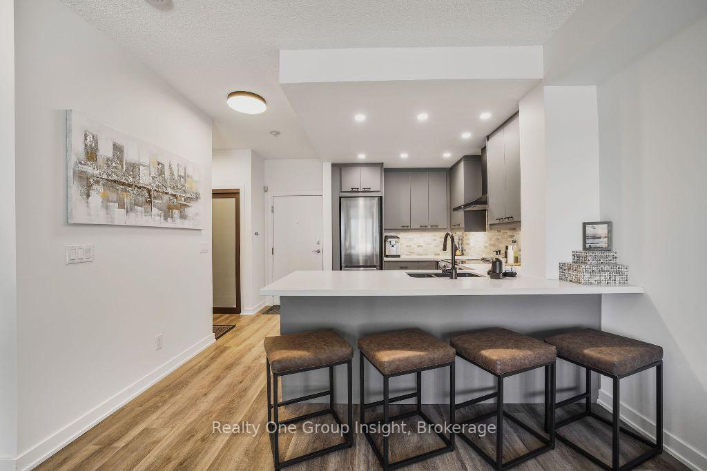 1 Bedroom Condo at 551 Maple,  Burlington For sale