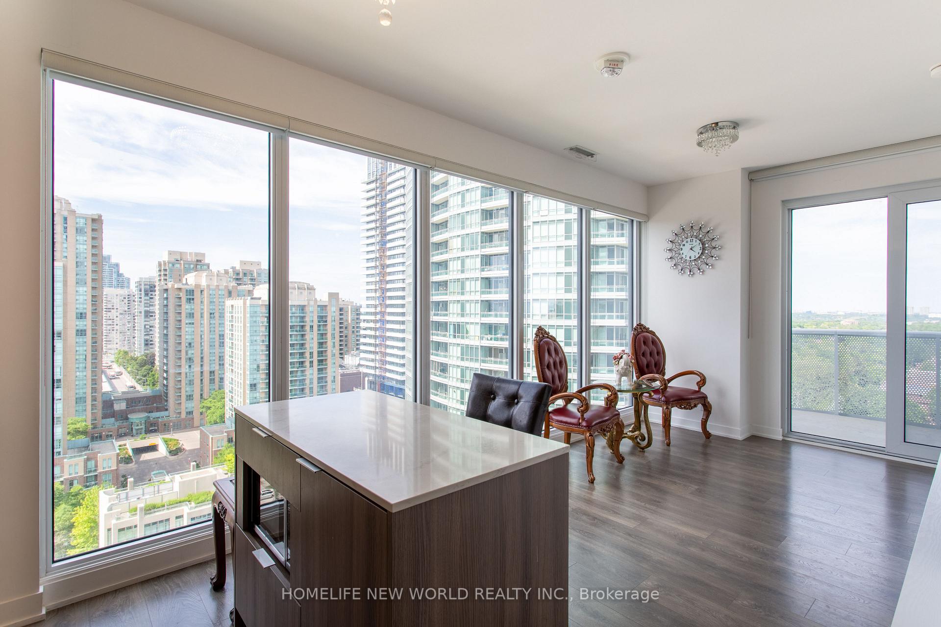 2 Bedrooms Condo at 15 Holmes, Toronto For sale