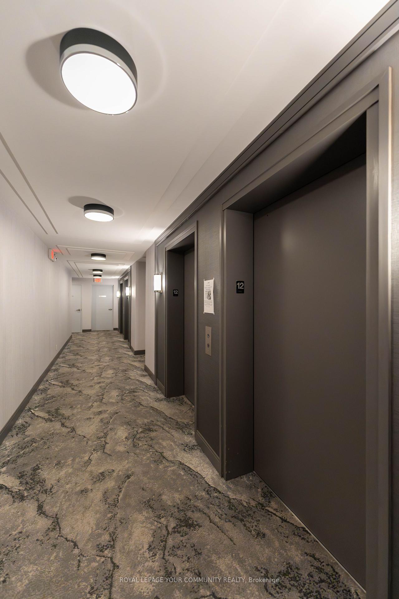 2 Bedrooms Condo at 80 Absolute, Mississauga For sale