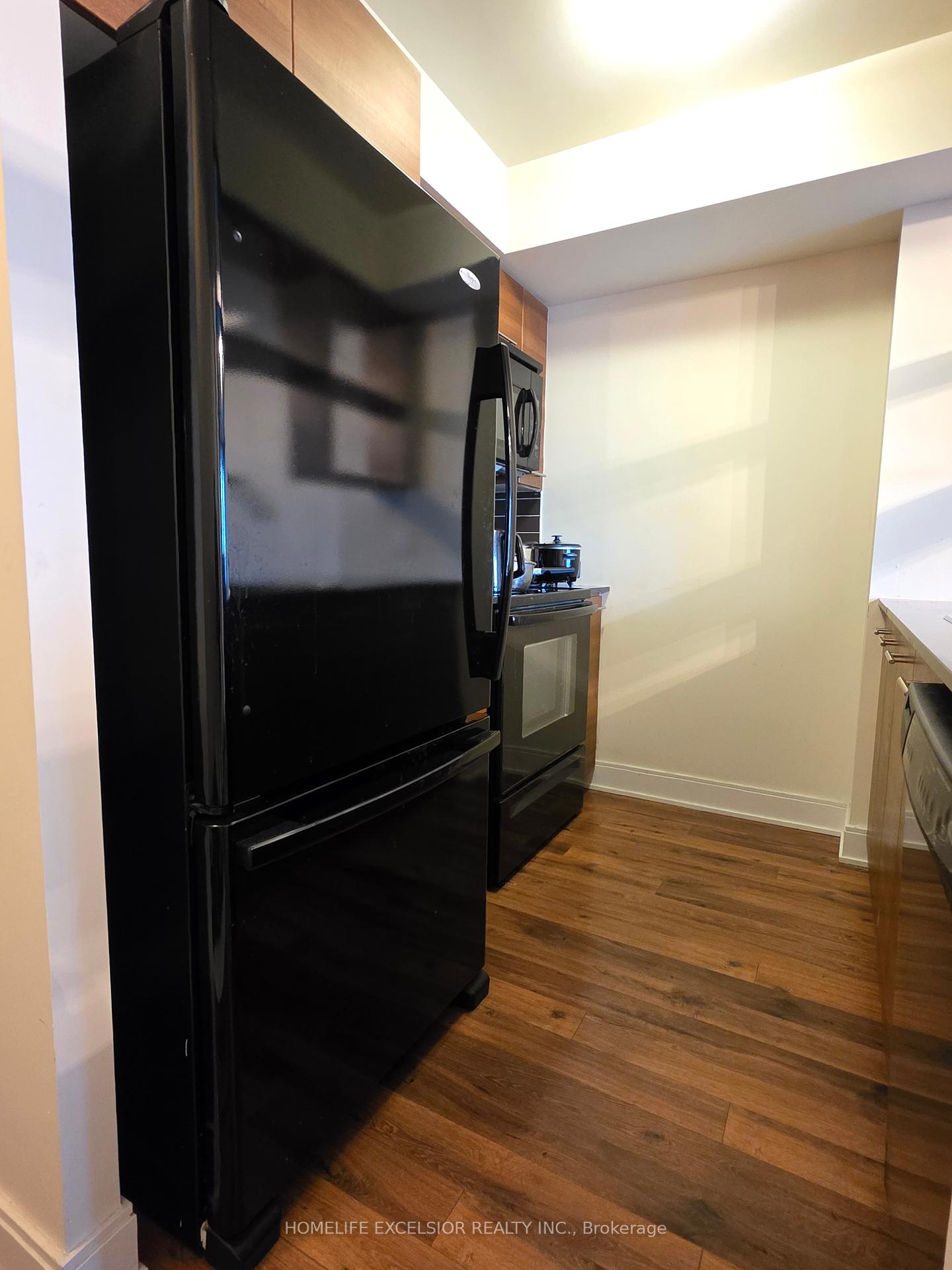 2 Bedrooms Condo at 135 Village Green,  Toronto For sale