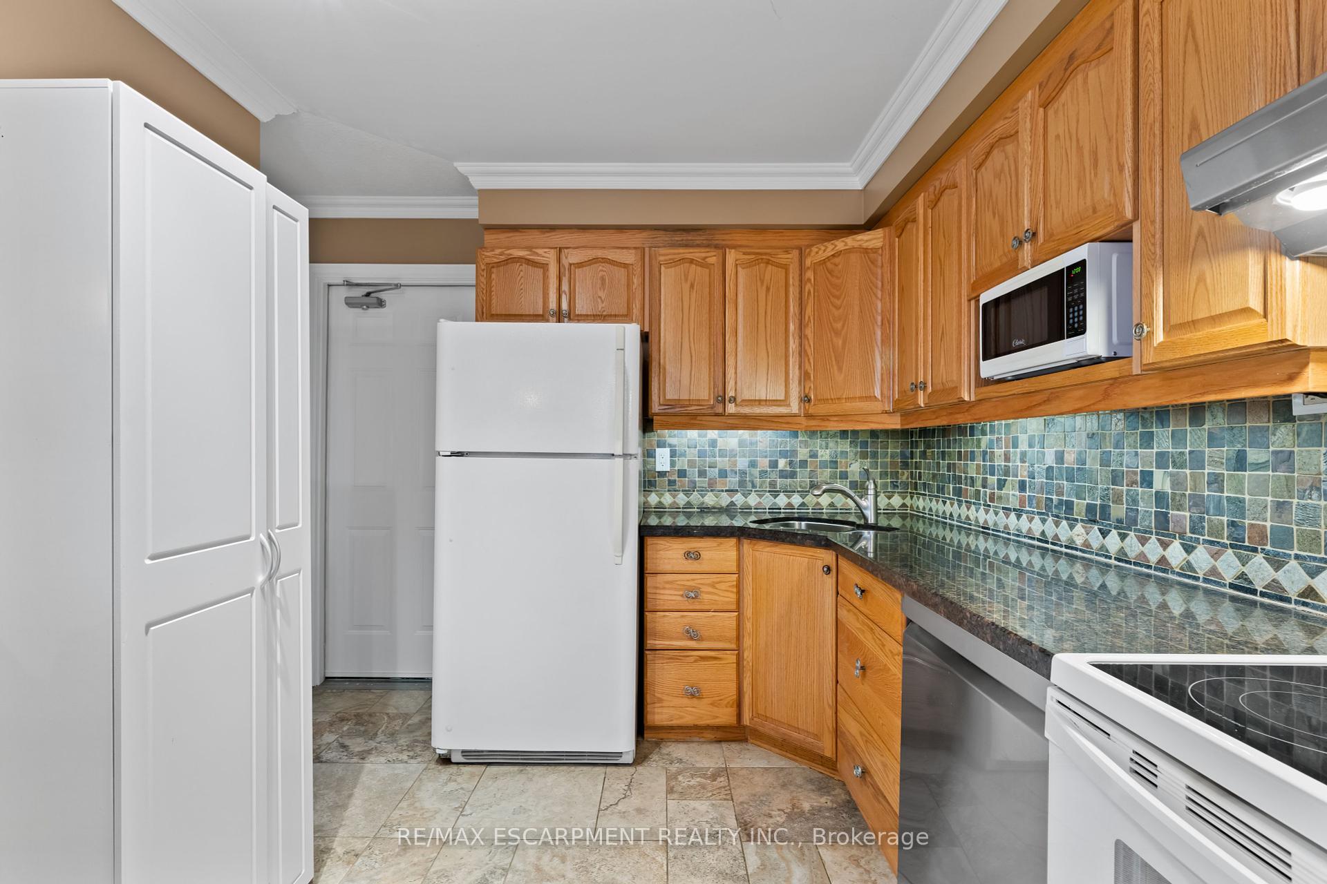 3 Bedrooms Condo at 79 Braeheid,  Hamilton For sale