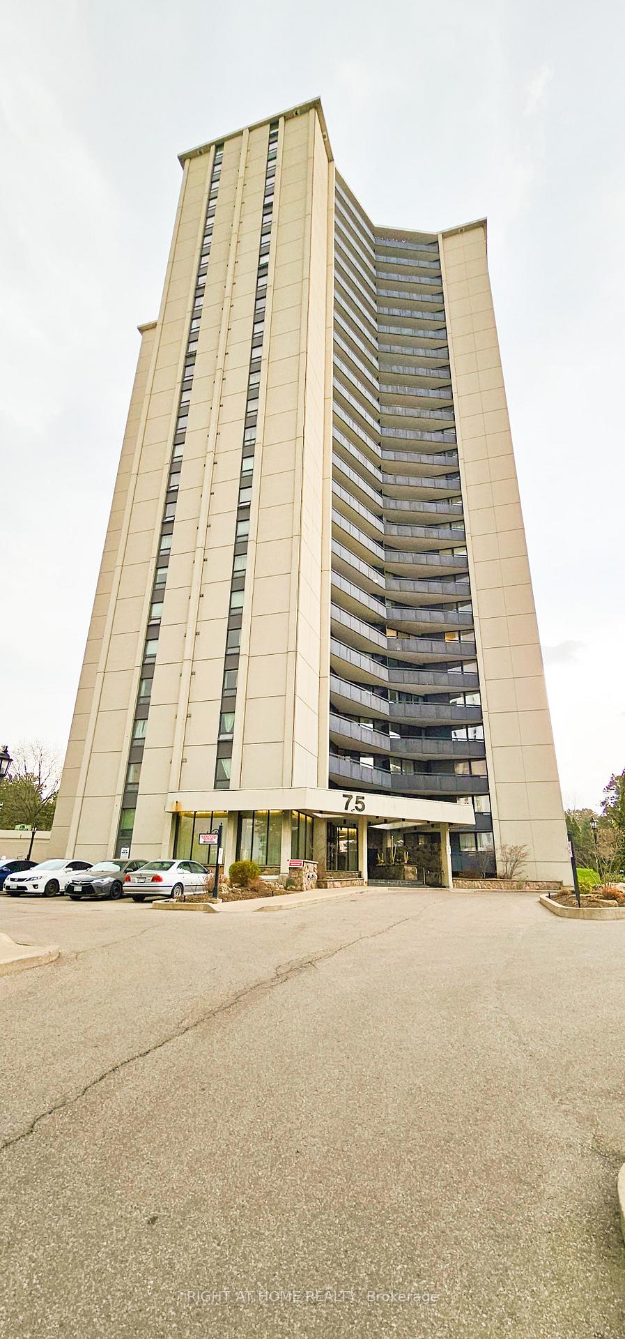 3 Bedrooms Condo at 75 Graydon Hall,  Toronto For sale