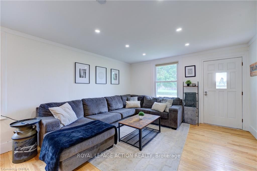 9 Curtis Avenue S