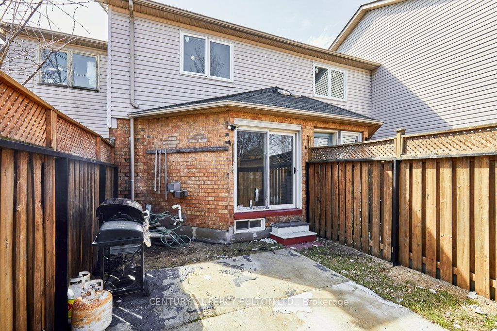 19 Warner Ave Avenue E