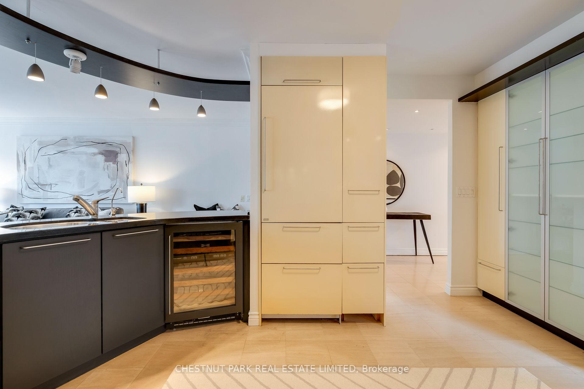 3 Bedrooms Condo at 388 Bloor, Toronto For sale