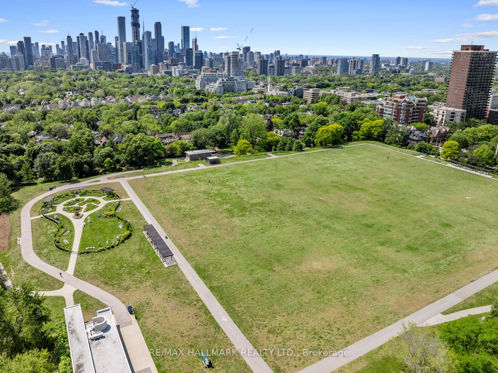 4 Bedrooms Condo at 95 Summerhill, Toronto For sale