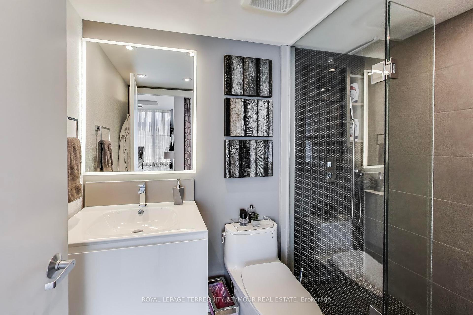3 Bedrooms Condo at 77 Lombard, Toronto For sale