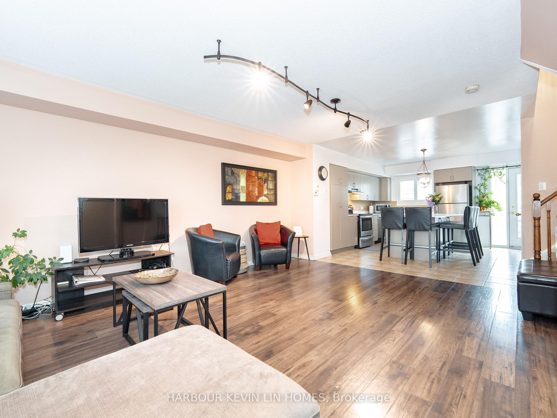 3 Bedrooms Condo at 4975 Southampton, Mississauga For sale