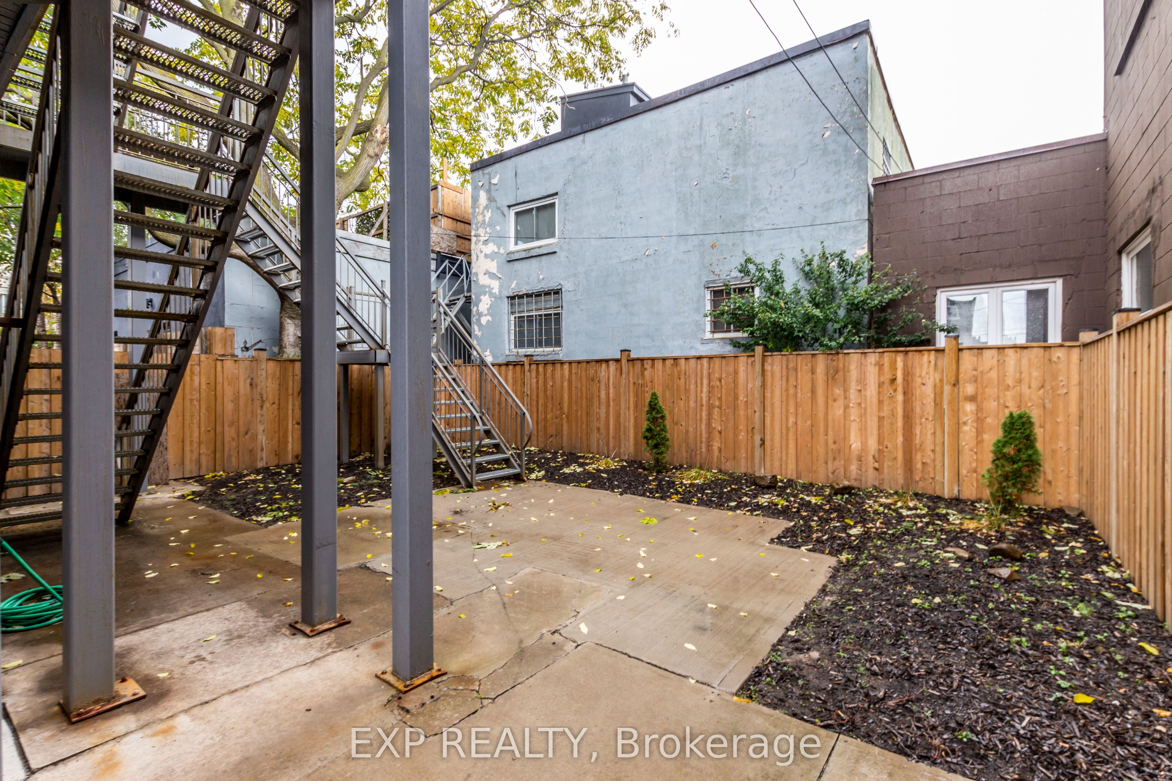 144 Wellington Street N, #2