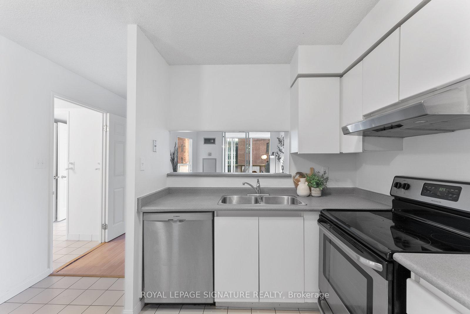 2 Bedrooms Condo at 24 Wellesley, Toronto For sale
