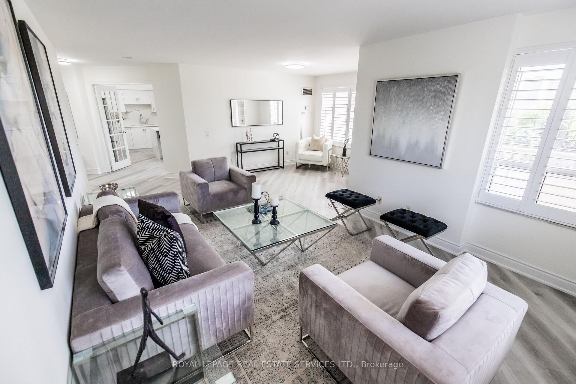 3 Bedrooms Condo at 25 Kingsbridge Garden, Mississauga For sale