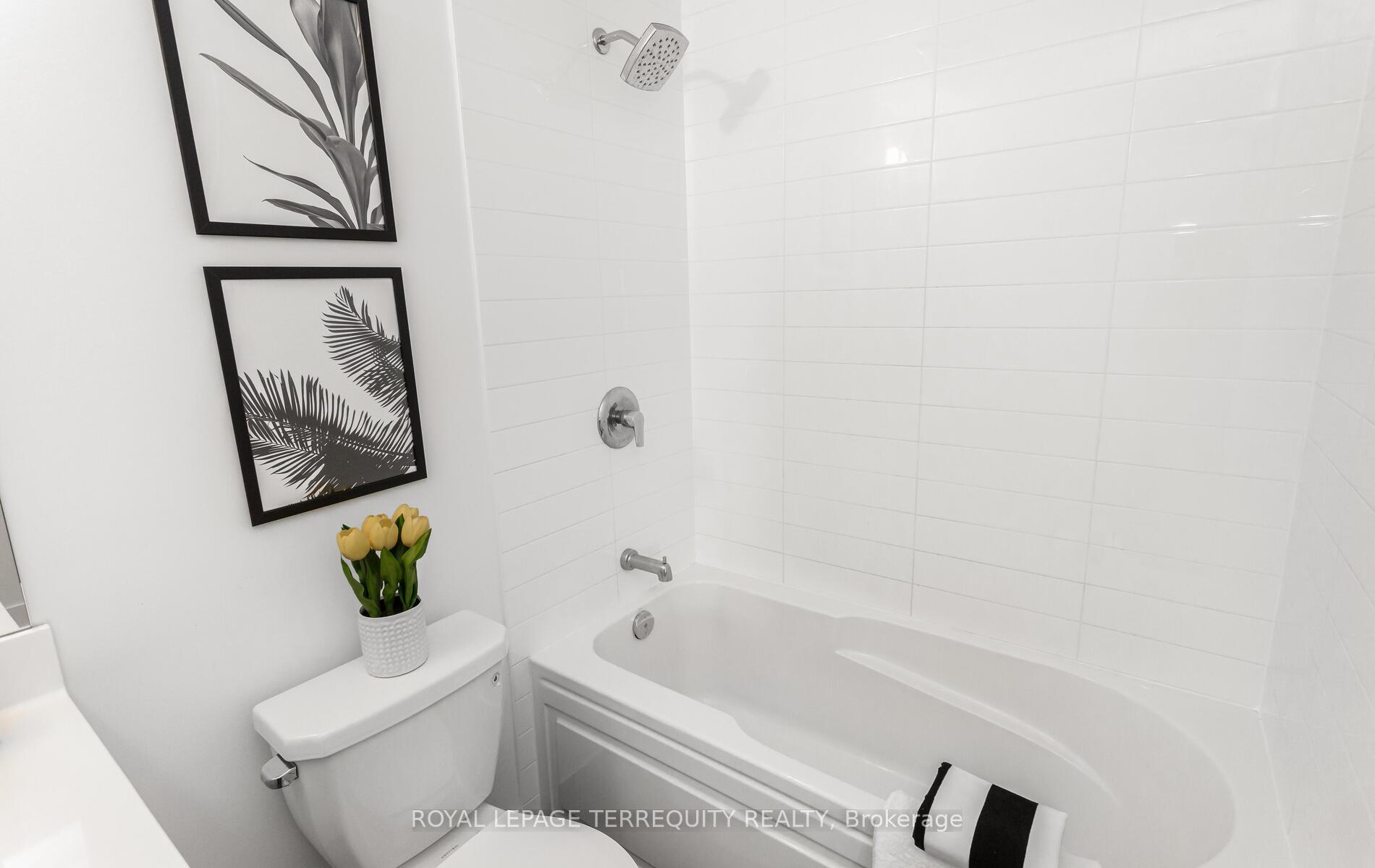 2 Bedrooms Condo at 30 Shore Breeze,  Toronto For sale