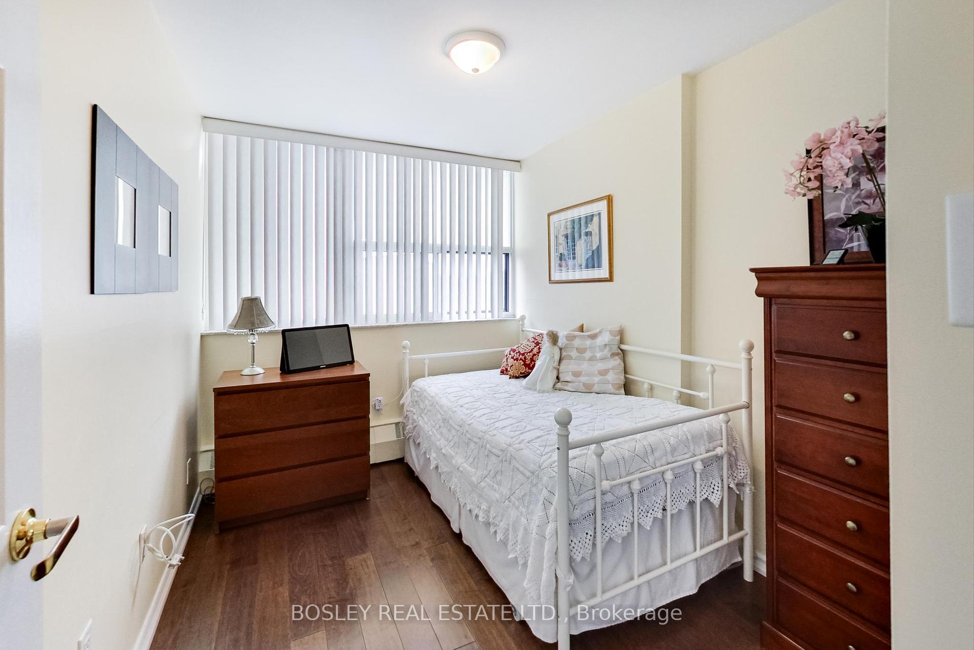 2 Bedrooms Condo at 3501 Glen Erin,  Mississauga For sale