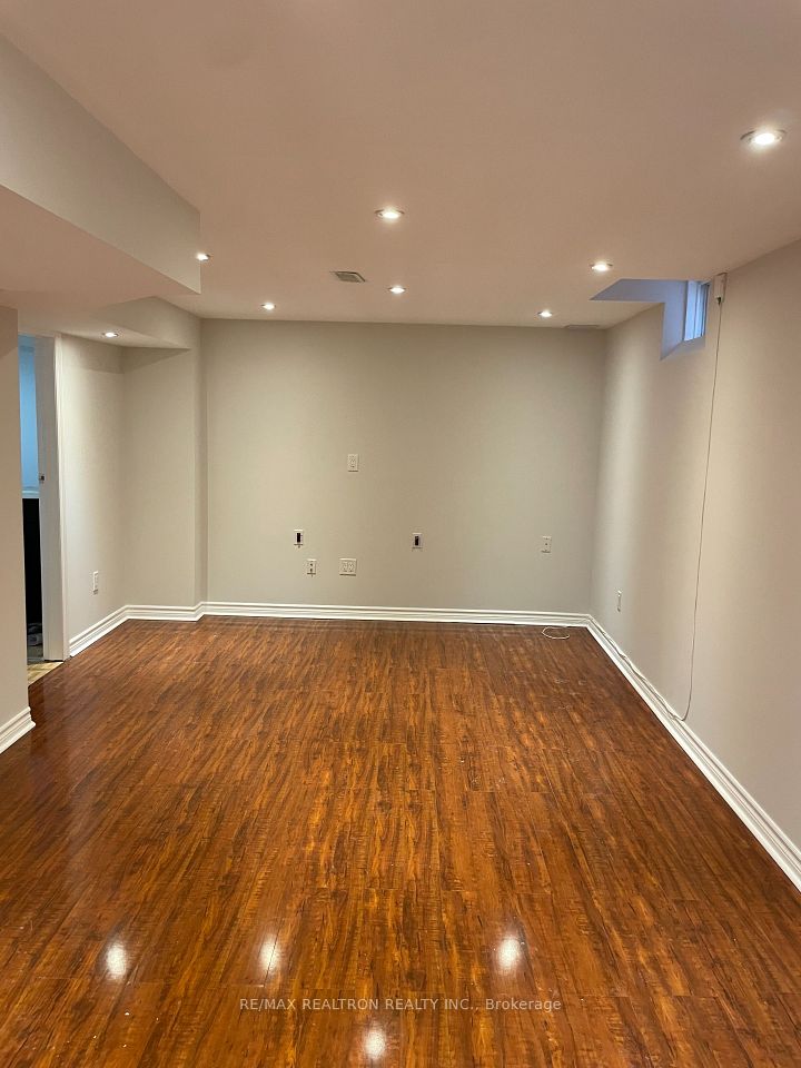 https://trreb-image.ampre.ca/Y1QeqUBg6jIiBHp6Tc9ezETzqJ1X98EeAU1vEE0Mgw4/rs:fit:960:960/wm:.5:so:0:50:.4/wmsh:10/wmt:PHNwYW4gZm9yZWdyb3VuZD0nd2hpdGUnIGZvbnQ9JzY4Jz5SRS9NQVggUkVBTFRST04gUkVBTFRZIElOQy4sIEJyb2tlcmFnZTwvc3Bhbj4/cb:20250325230619/L3RycmViL2xpc3RpbmdzLzQwLzg0LzI3LzA2L3AvNDgxZDdmNDYtZTI5NS00YWNlLTkzMTctZmFjNjk0NWYyZTE5LmpwZw.jpg