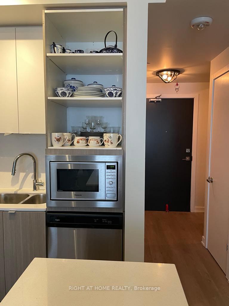 2 Bedrooms Condo at 5220 Dundas,  Burlington For sale