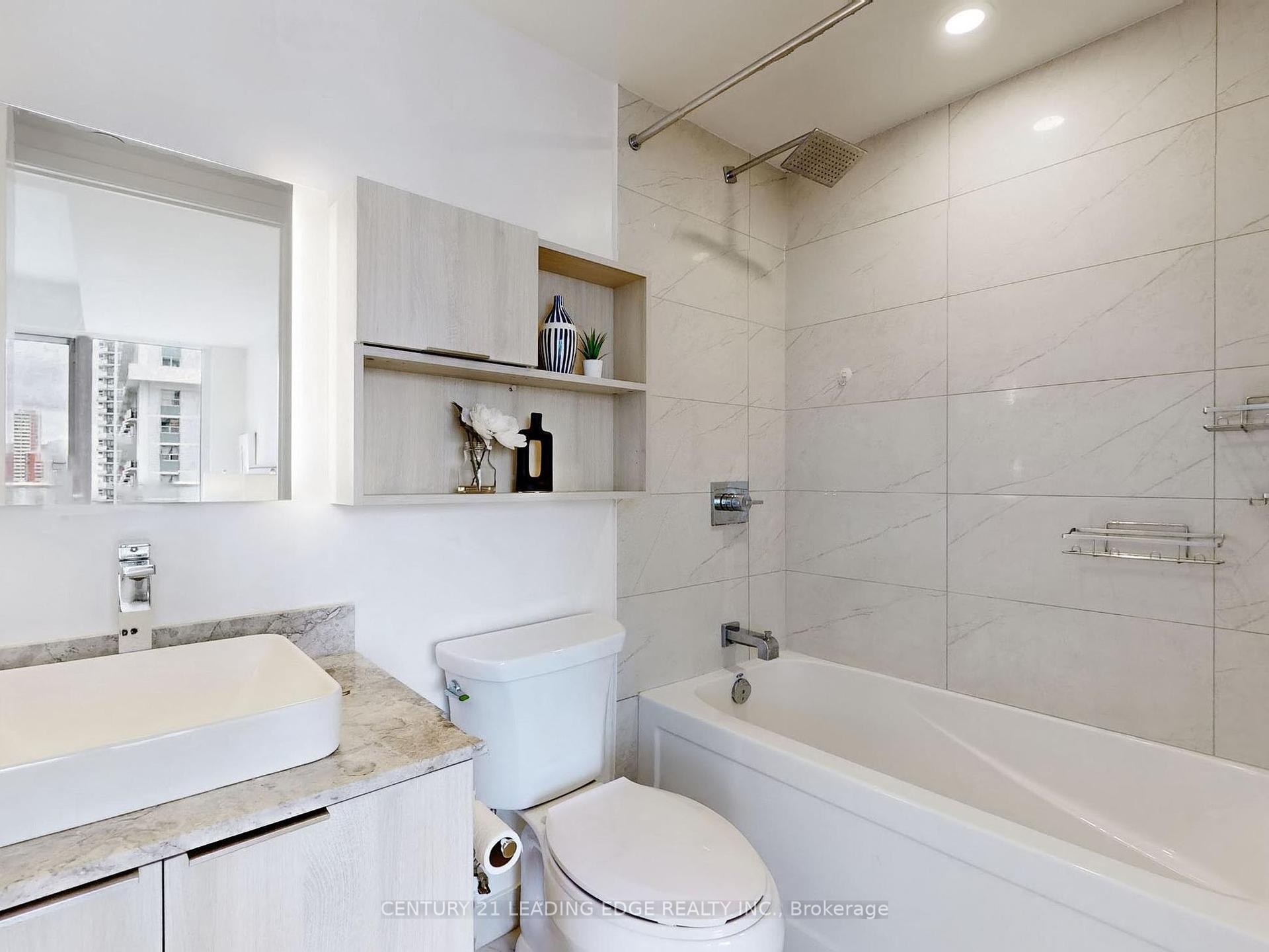 3 Bedrooms Condo at 501 Yonge, Toronto For sale