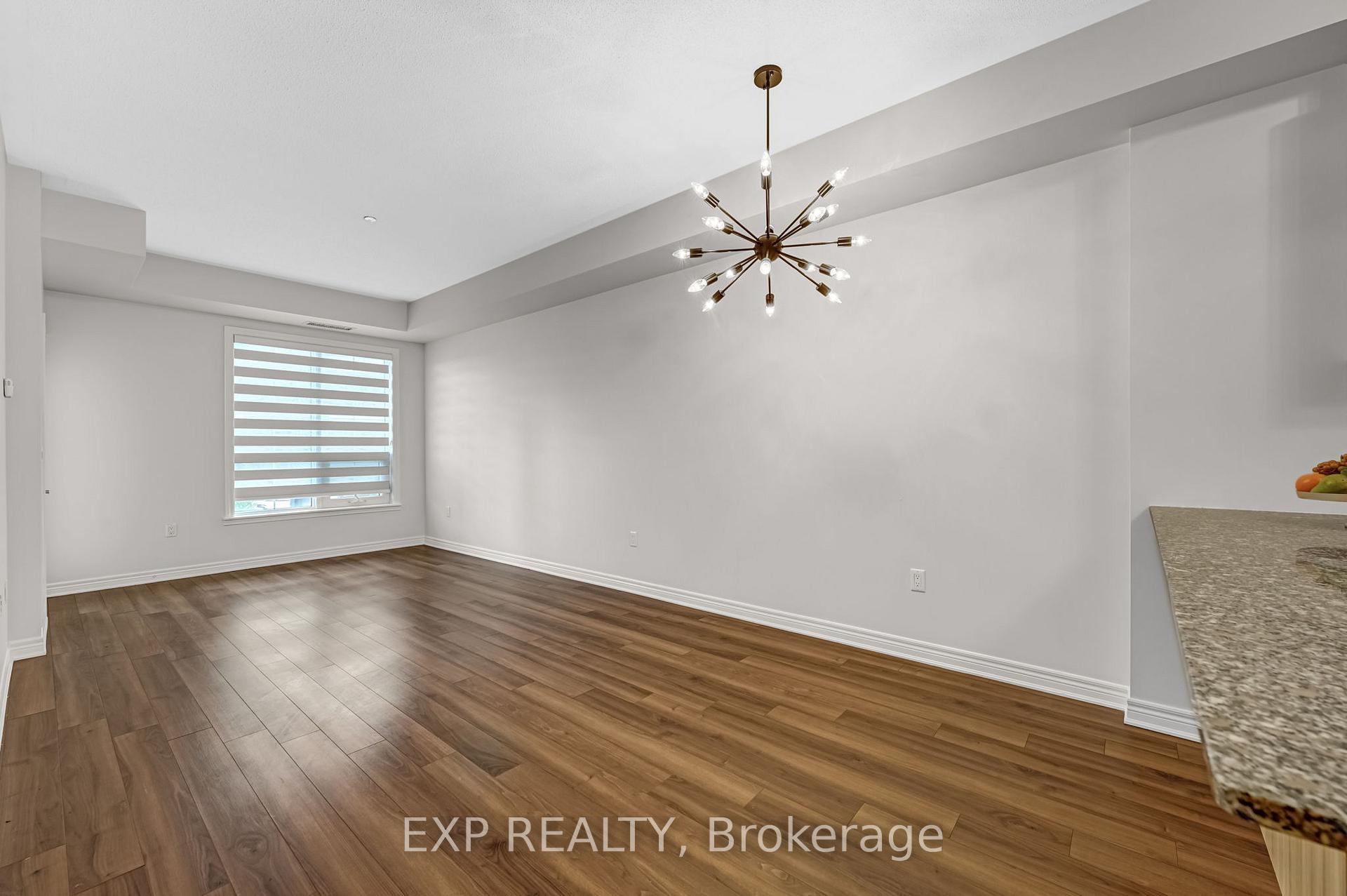 3 Bedrooms Condo at 216 Oak Park, Oakville For sale