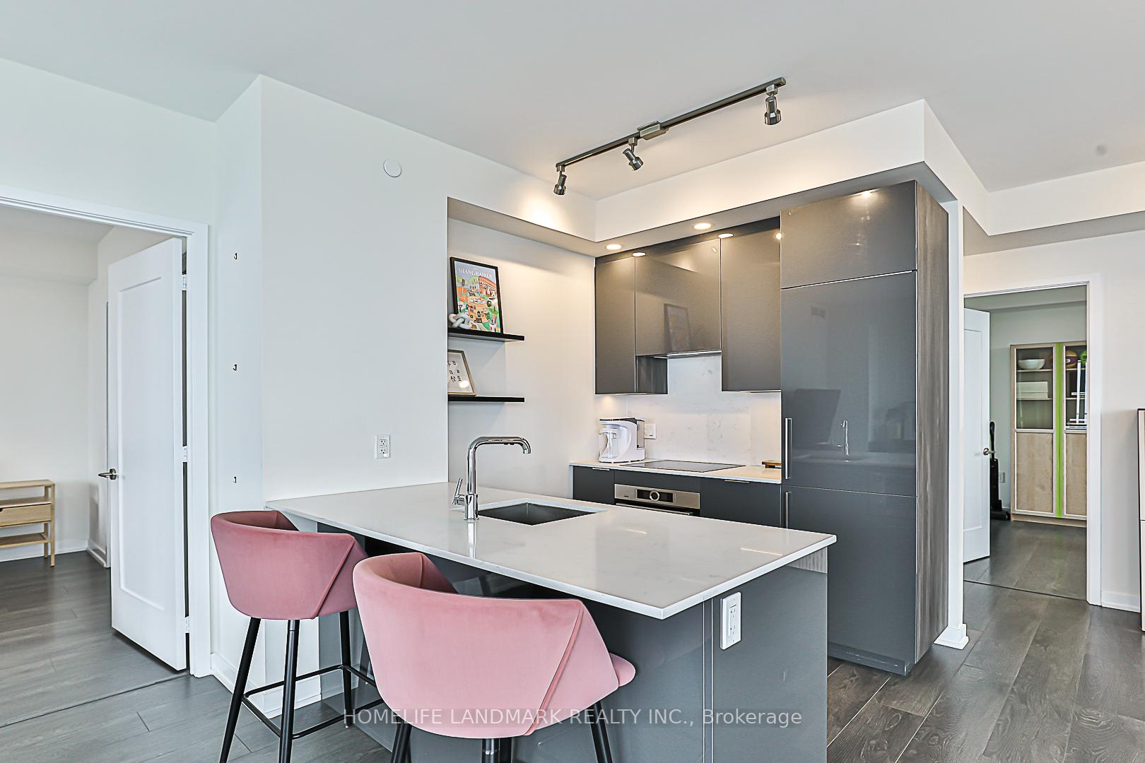 3 Bedrooms Condo at 28 Freeland, Toronto For sale