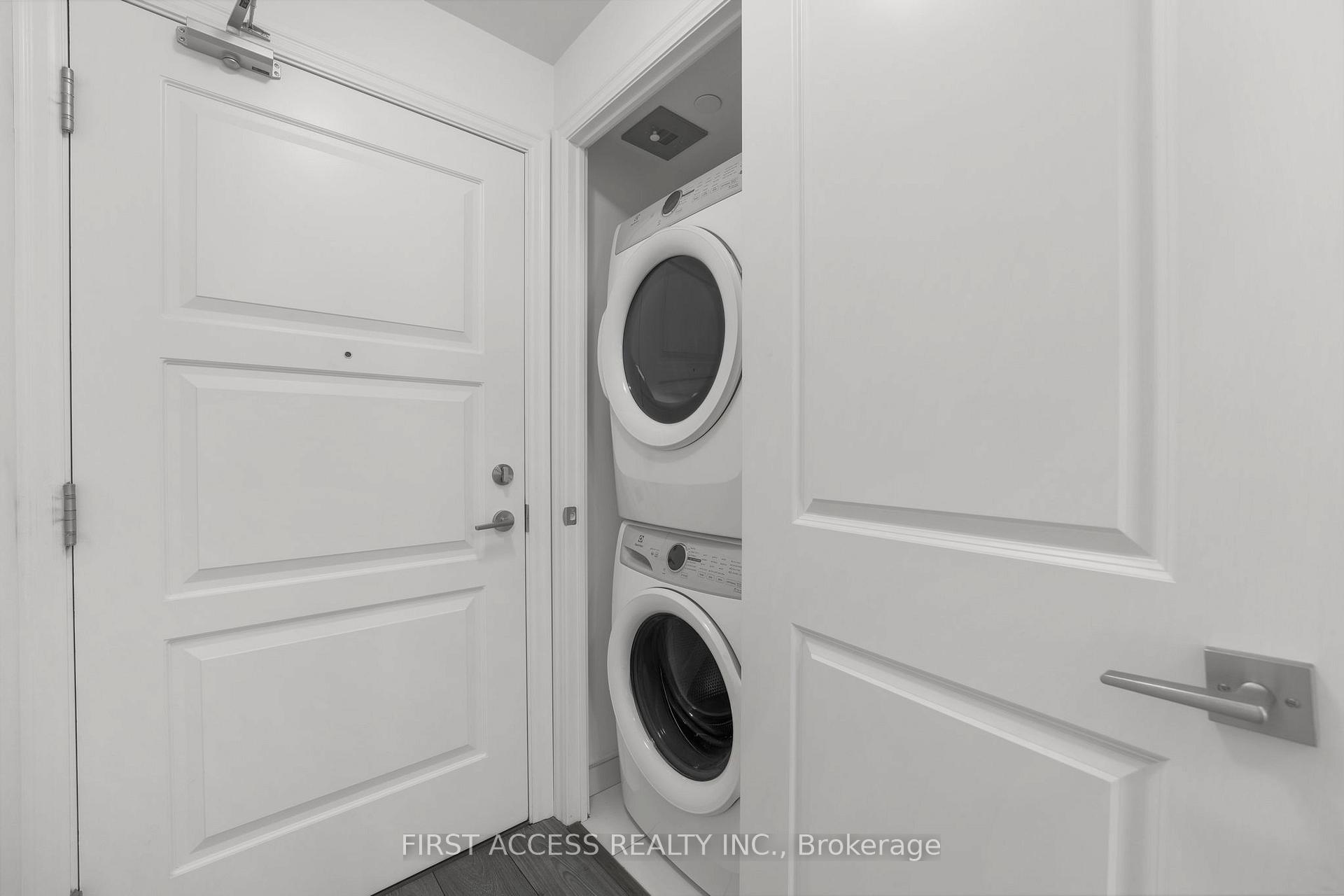 1 Bedroom Condo at 36 ELM,  Mississauga For sale