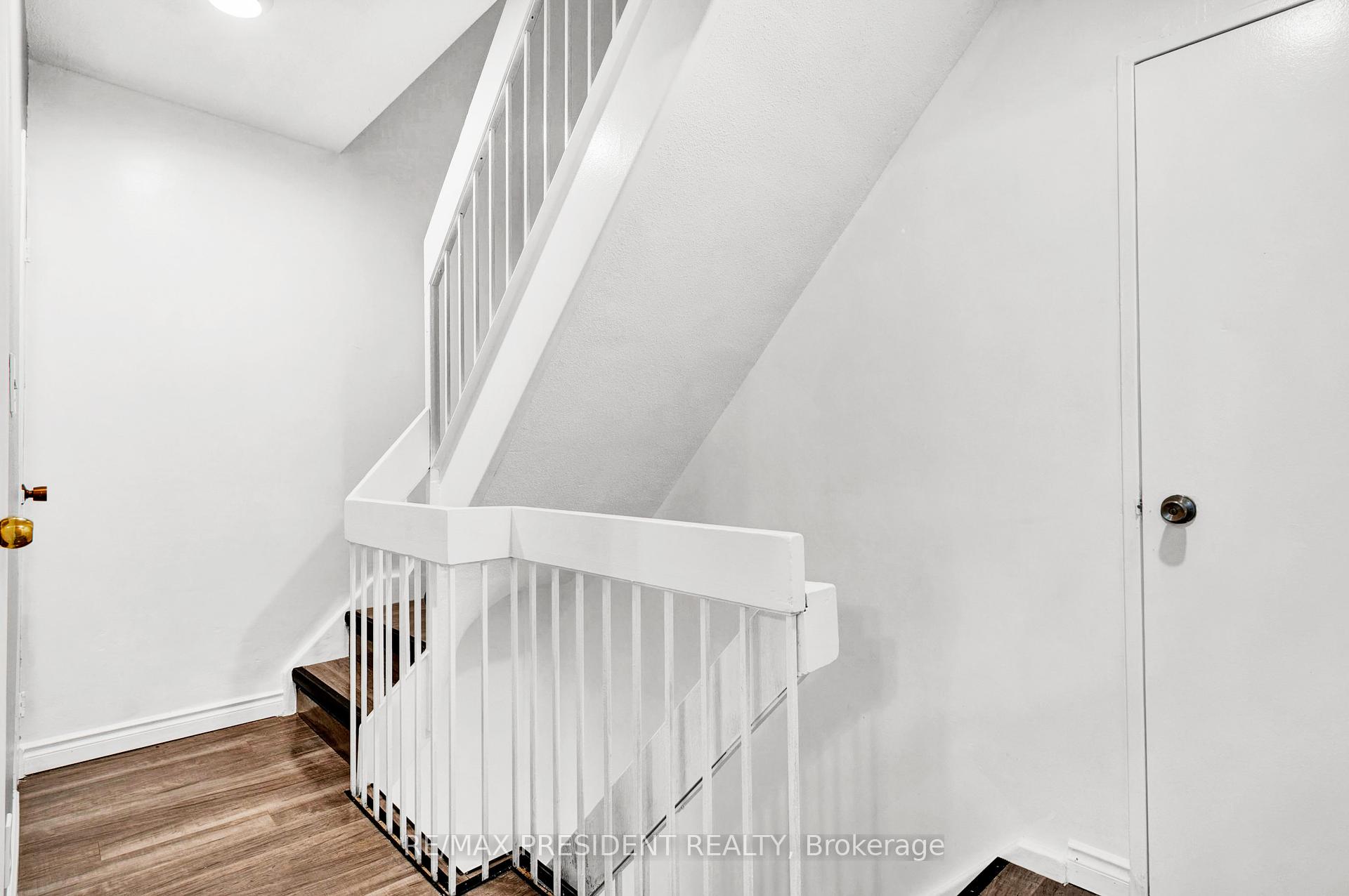4 Bedrooms Condo at 10 Eddystone,  Toronto For sale