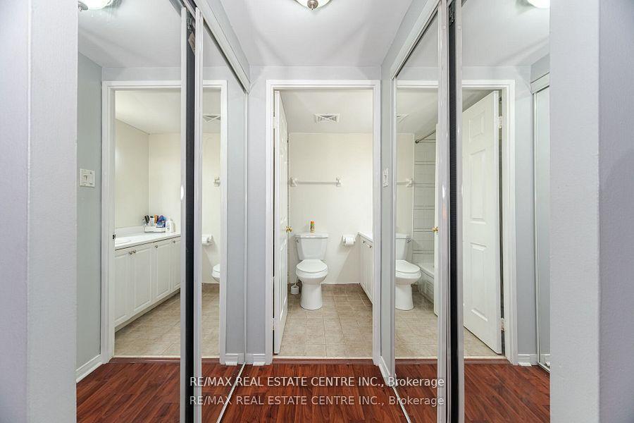 3 Bedrooms Condo at 250 Webb, Mississauga For sale