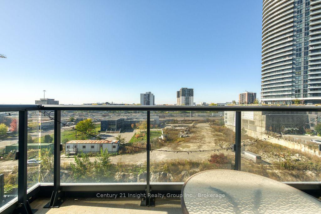 1 Bedroom Condo at 10 Gibbs,  Toronto For sale