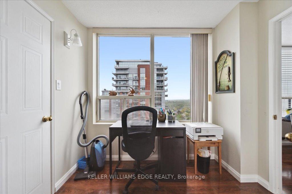 2 Bedrooms Condo at 1270 Maple Crossing, Burlington For sale