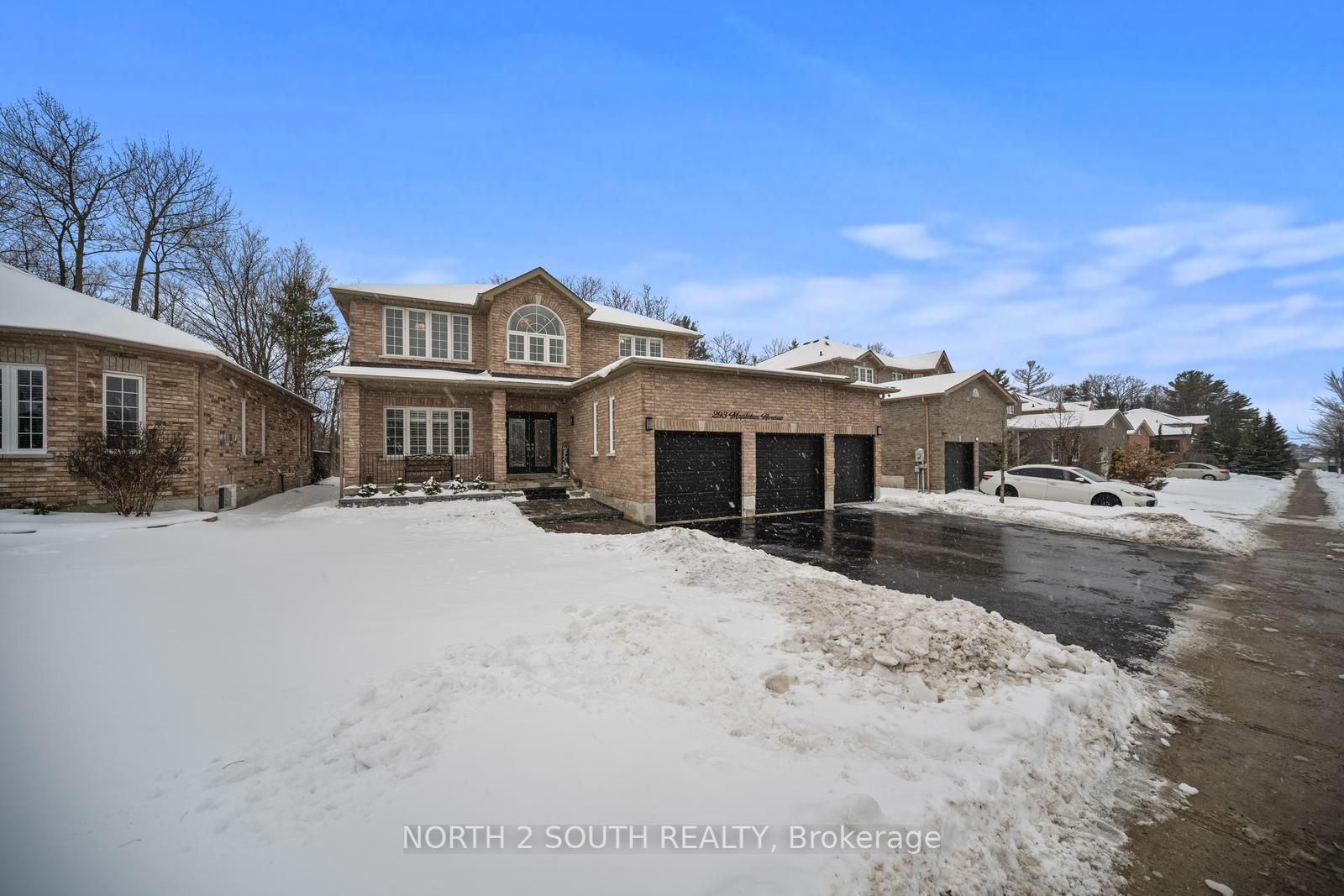 293 Mapleton Avenue, Barrie, ON L4N 5V4