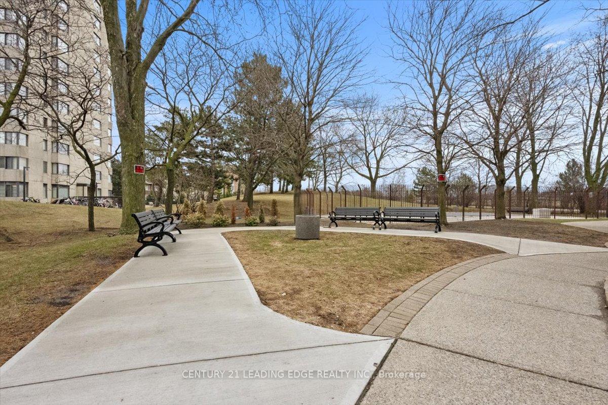 3 Bedrooms Condo at 131 TORRESDALE,  Toronto For sale